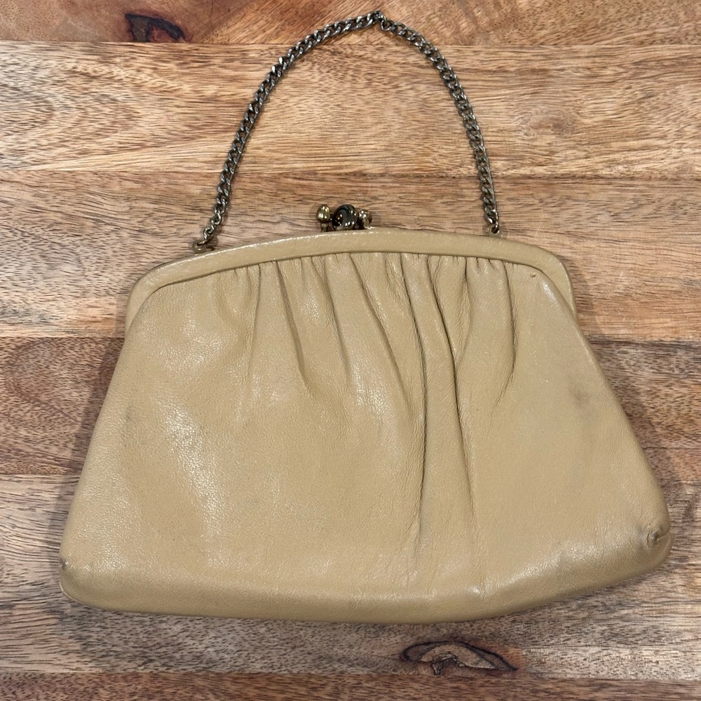 VINTAGE Ande Retro Tan Leather Clutch with Metal Frame and Chain Strap